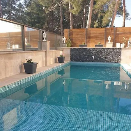 Schoene Im Gruenen Mit Privater Pool Und Meeresblick 公寓