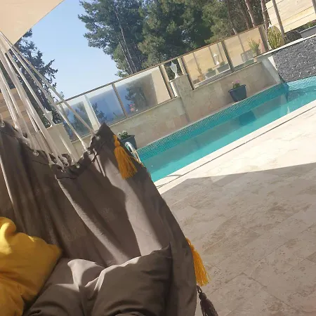 Schoene Im Gruenen Mit Privater Pool Und Meeresblick Daire Kuşadası