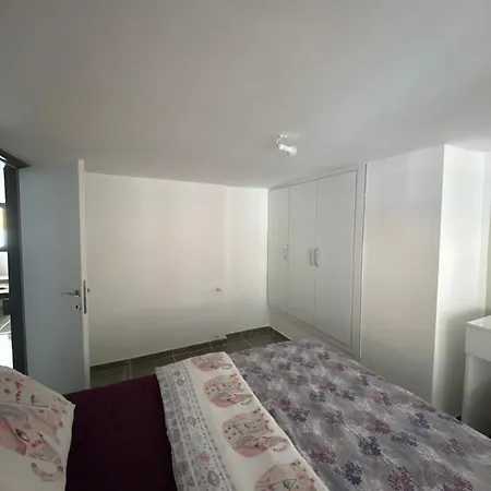Schoene Im Gruenen Mit Privater Pool Und Meeresblick Daire
